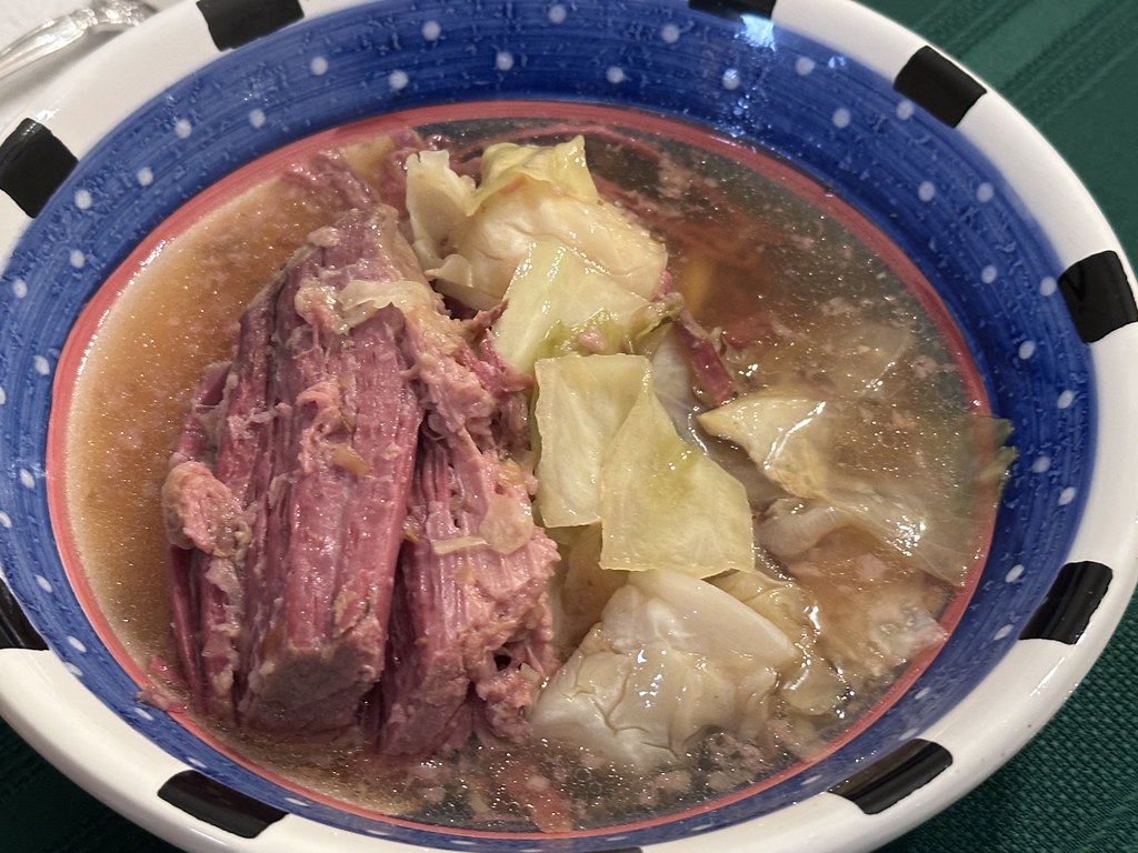 You are currently viewing Crockpot Corned Beef and Cabbage