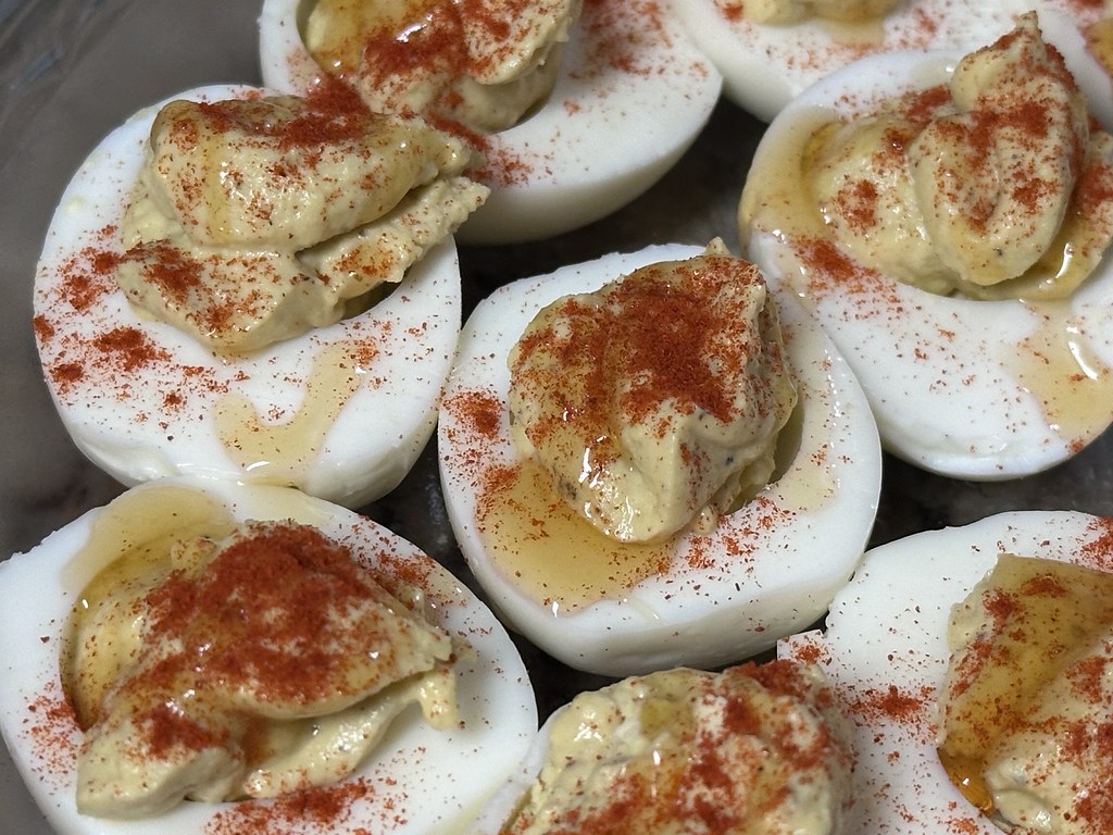 You are currently viewing Hot Honey Curry Deviled Eggs